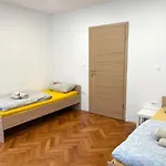 Flat Near The Center With Free Parking דירה